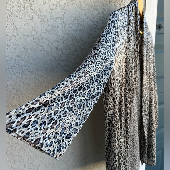 Women’s Chicos Travelers Leopard Print 3/4 Cardigan Rayon Nylon Blend Size XL - Picture 5 of 7